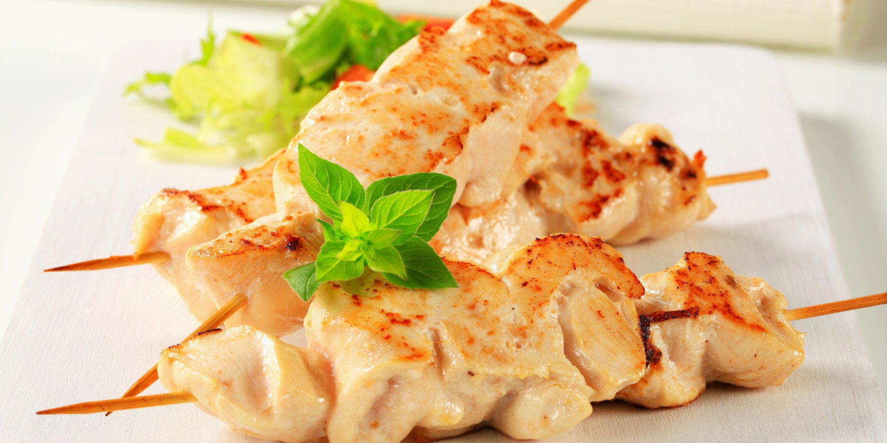 Запечена куряча грудка із часниковим маслом