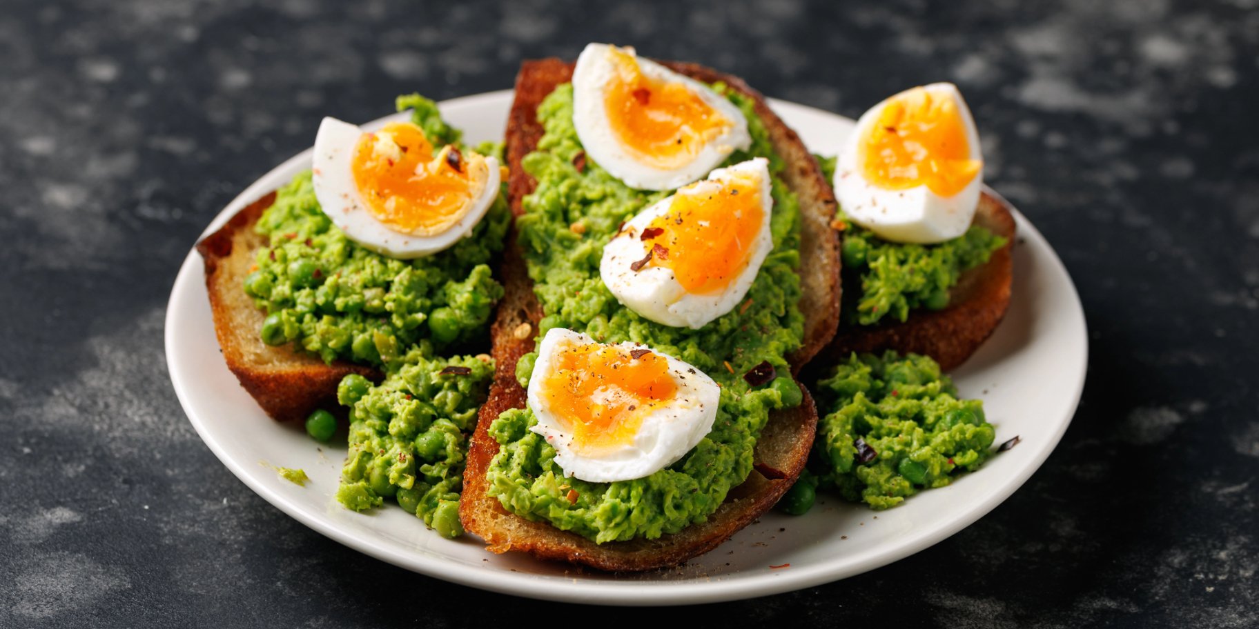 Тост із подрібненим горохом