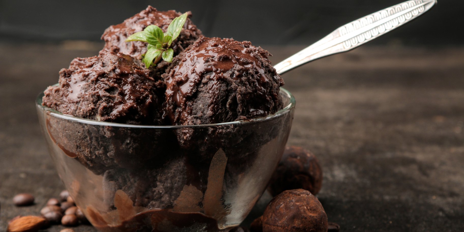 Морозиво з шоколаду і мигдалю