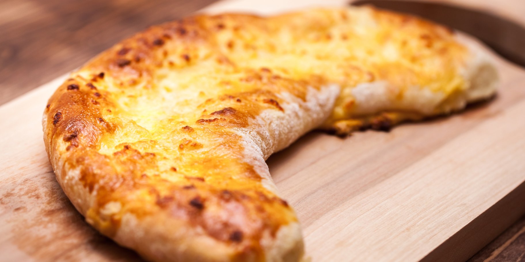 Хачапури по-гурийски с яйцом