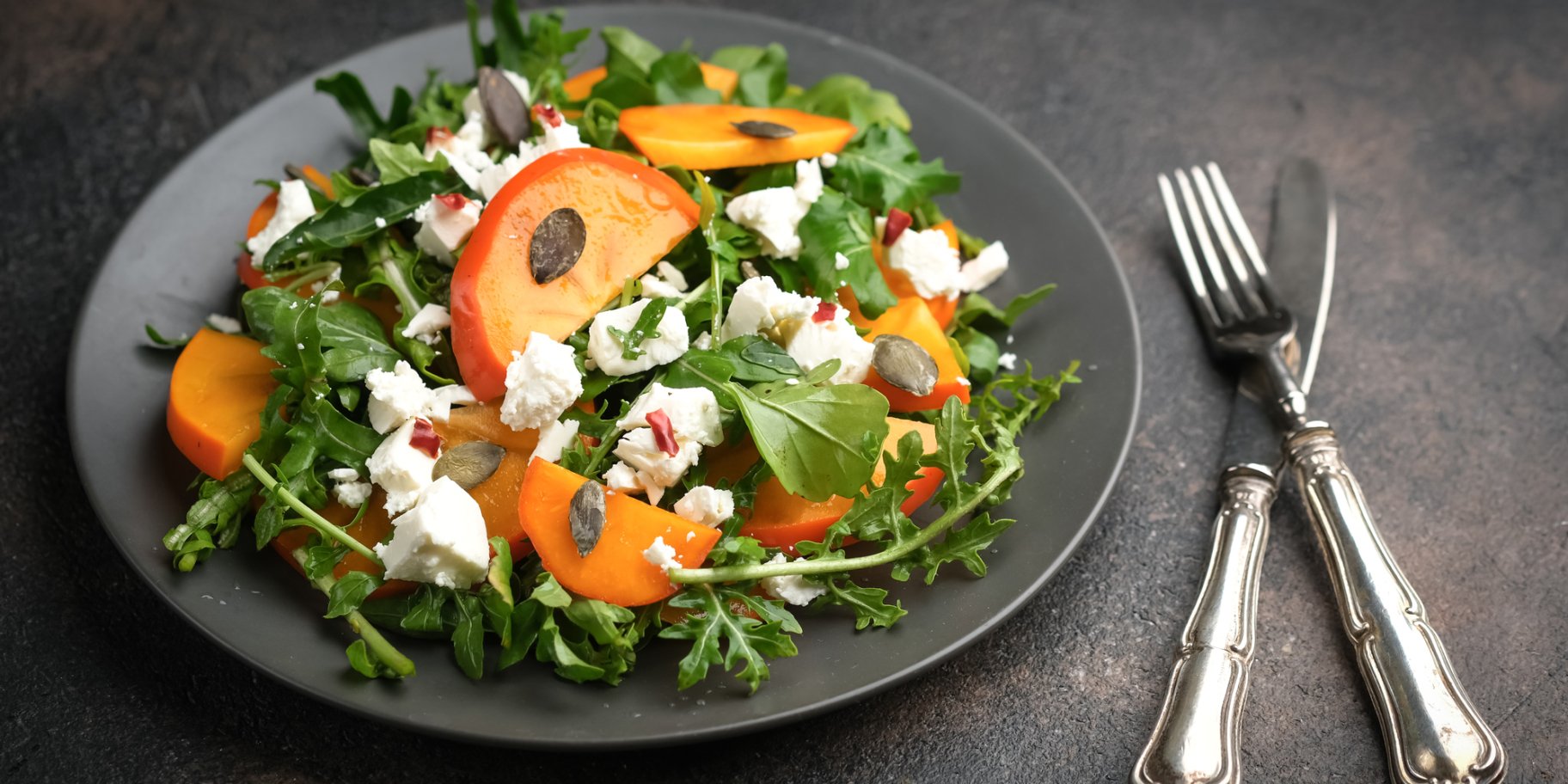 Салат з хурмою, руколою і сиром фета