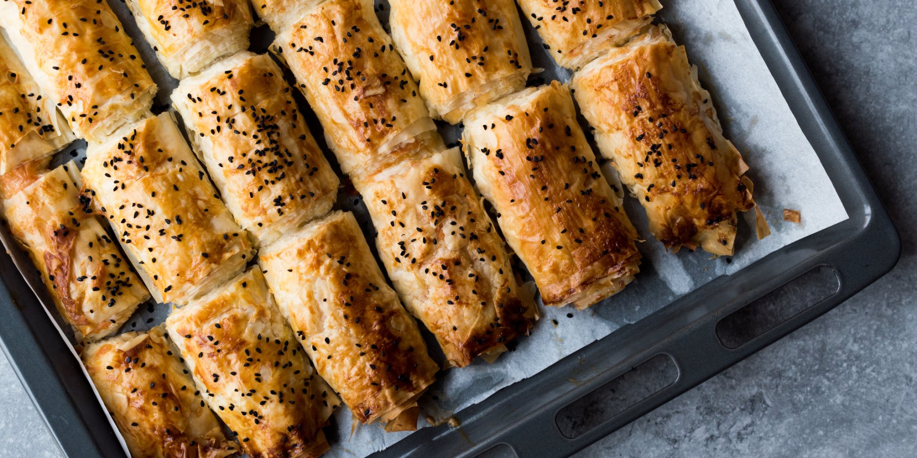 Пахлава з фетою і помідорами