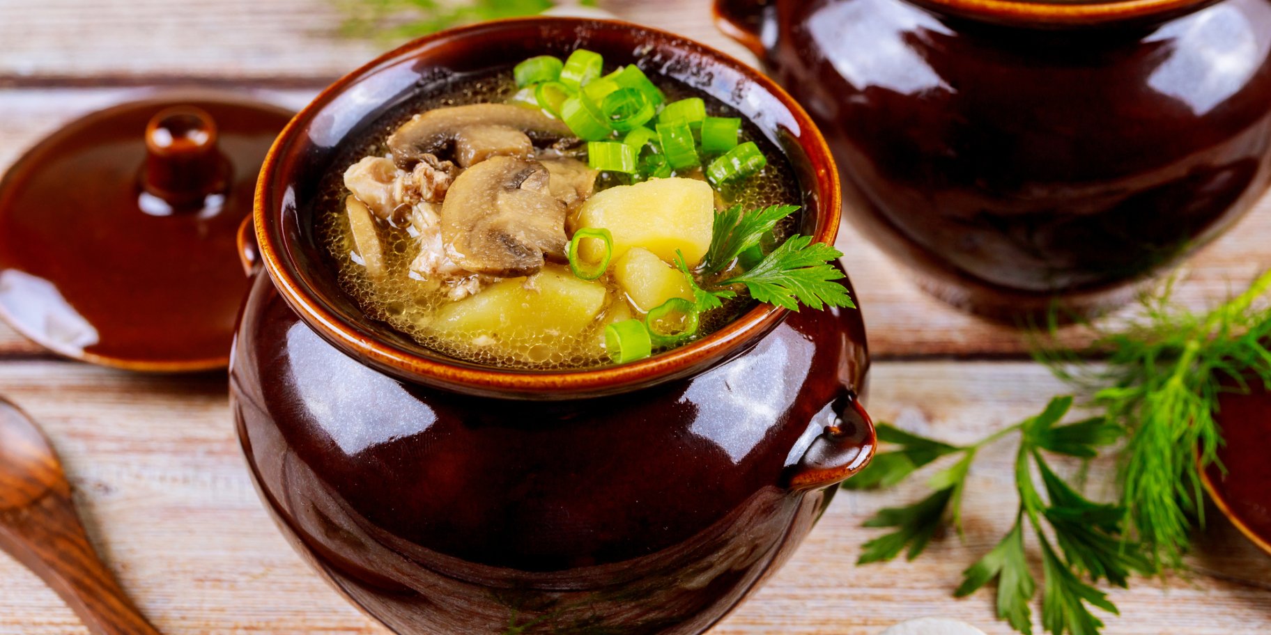 Картопля з грибами у горщику