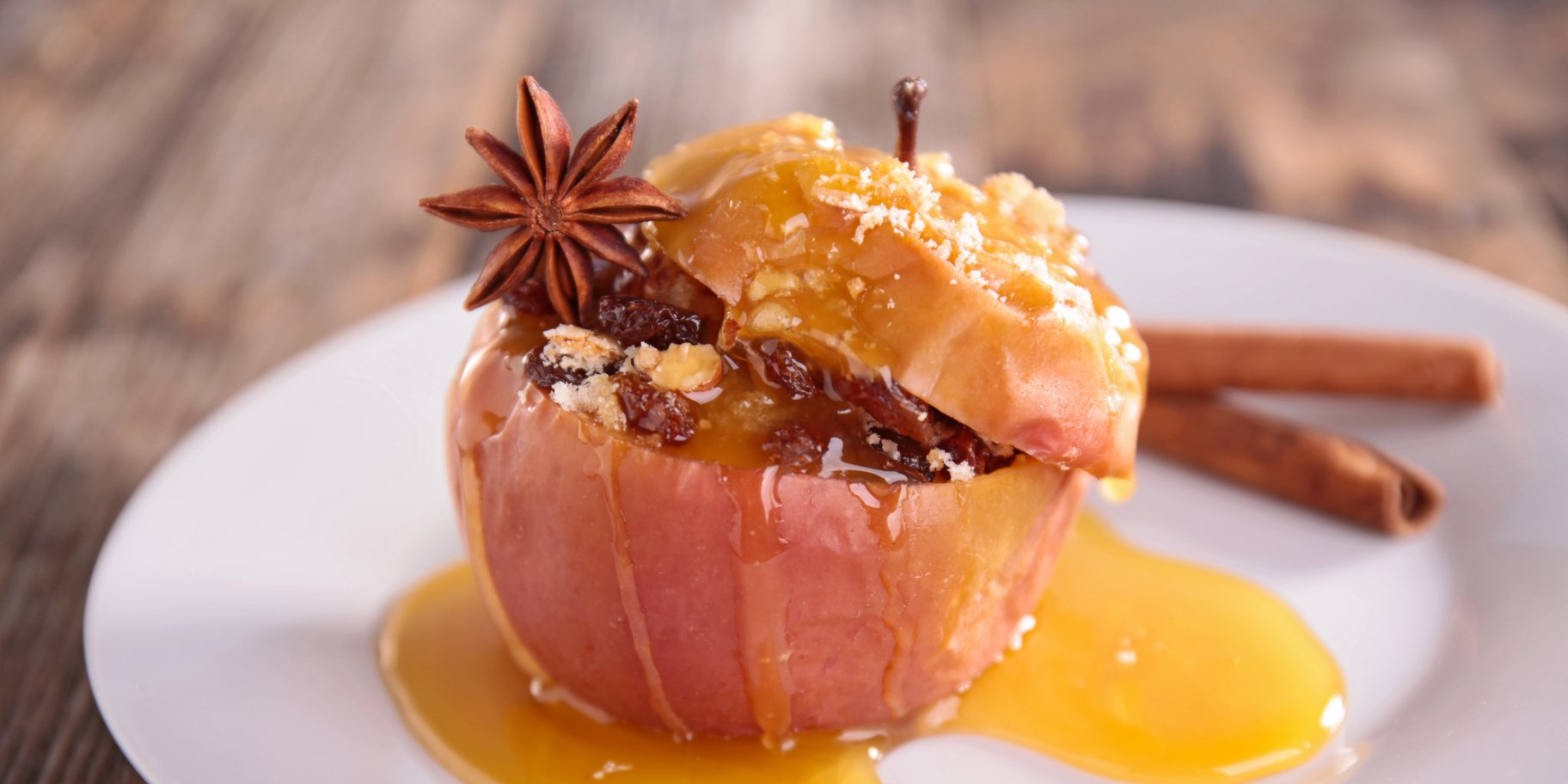 Запечене яблуко зі спеціями