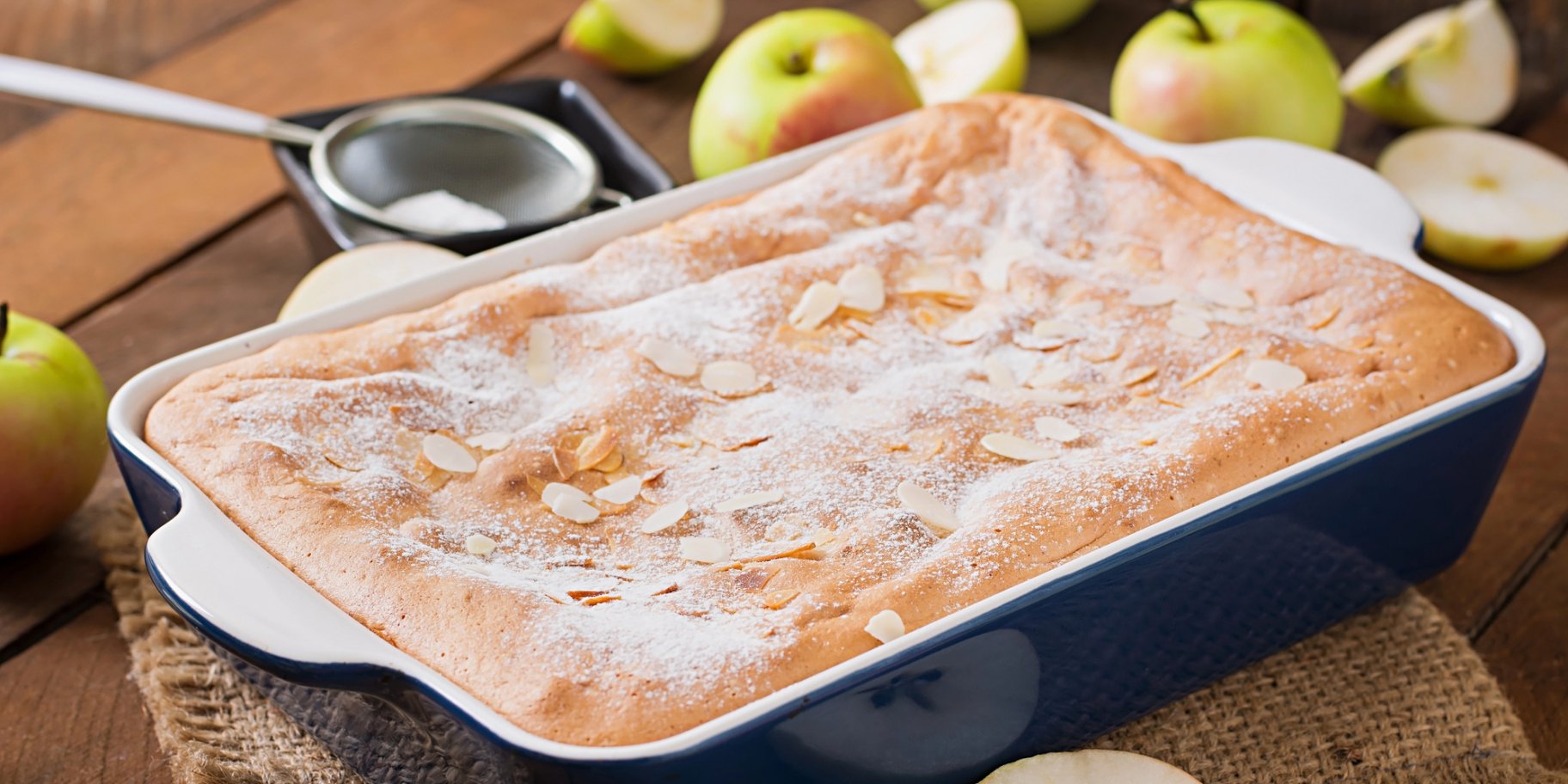 Коблер з яблуками