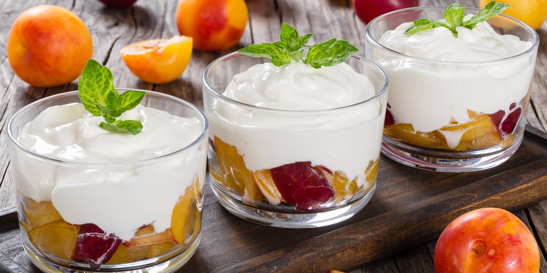 Сливовий десерт з вершками