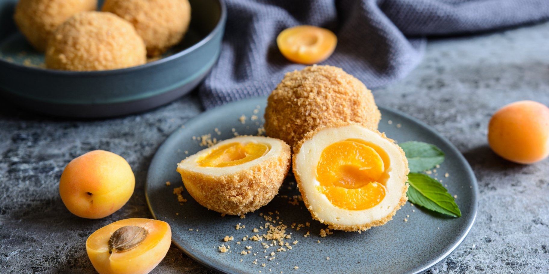 Кнелі з абрикосами