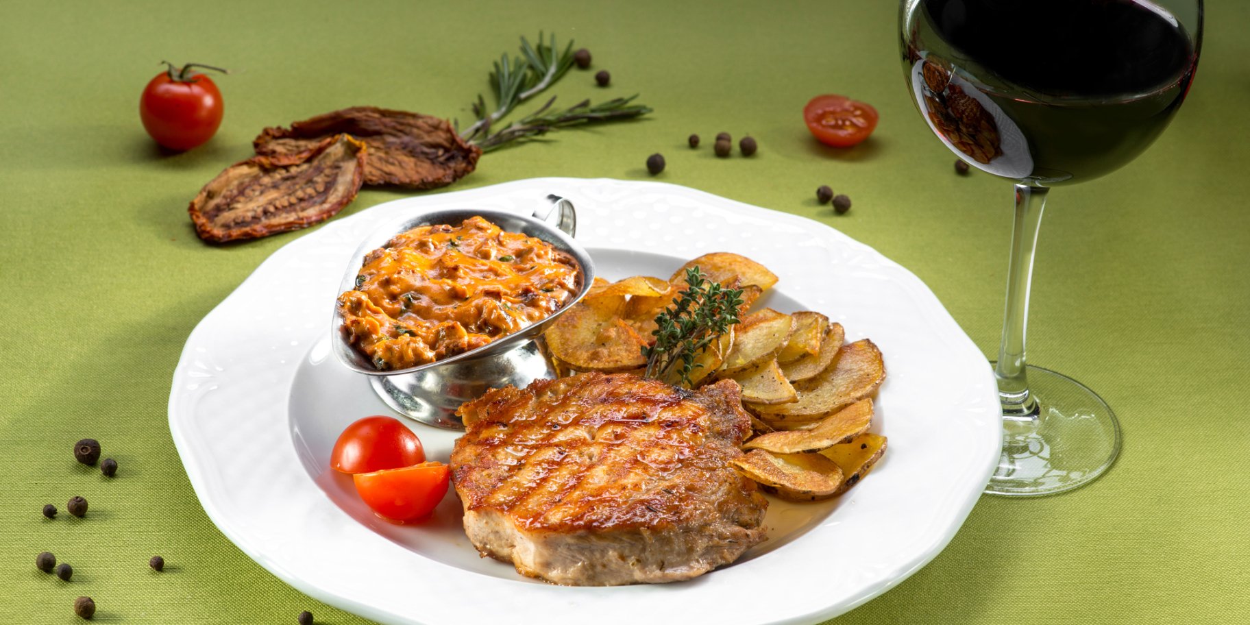 Ескалопи зі свинини у винному соусі