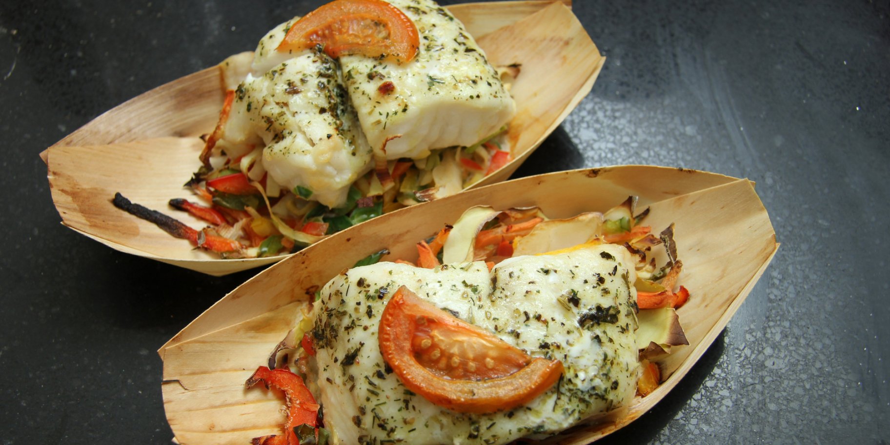 Зубатка, запечена з томатами