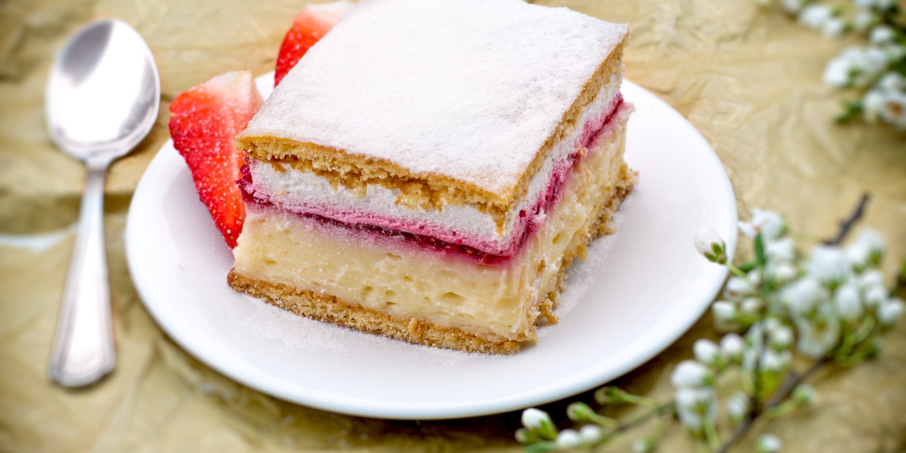 Полуничний торт з кремом