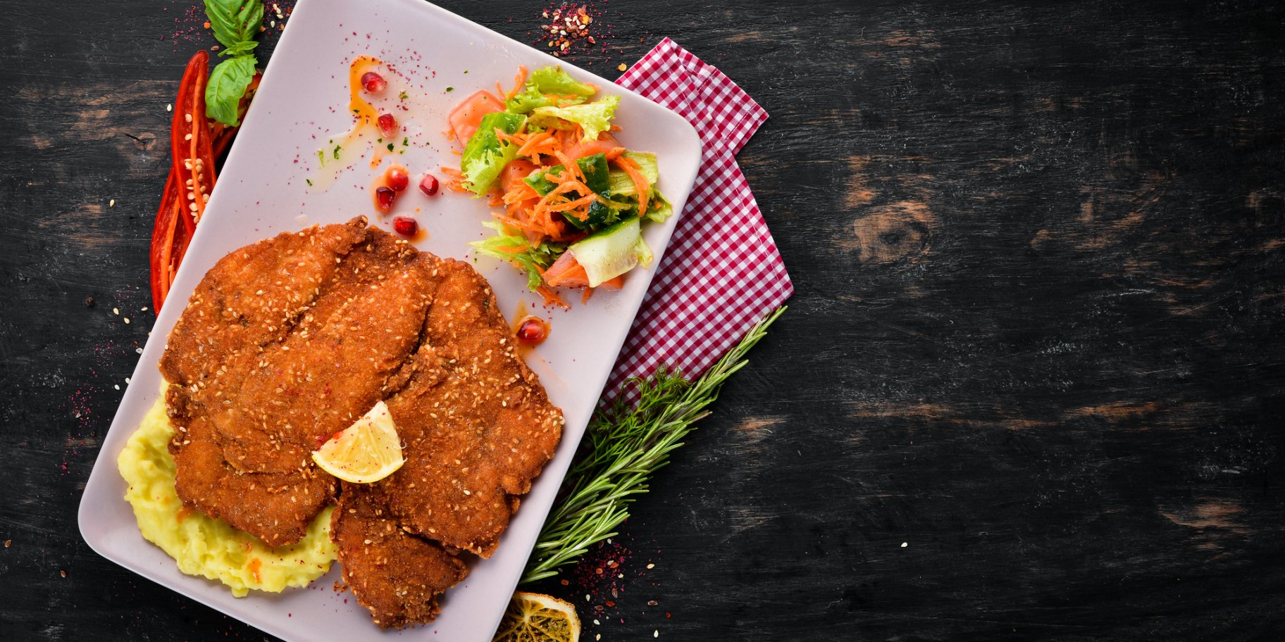 Свинячі відбивні в паніровці