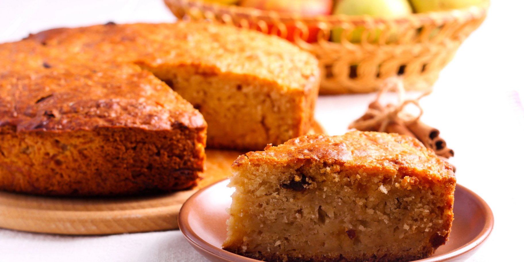 Пиріг на ряжанці з родзинками