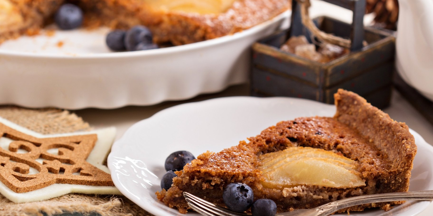 Шоколадний пиріг з грушею