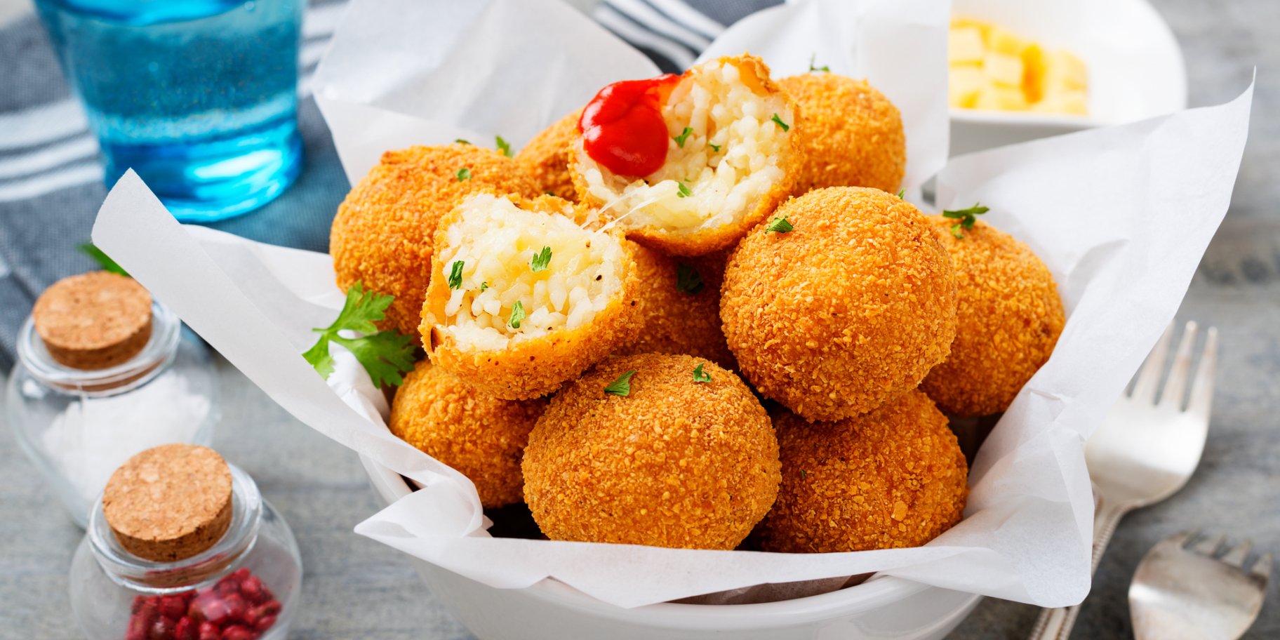 Рисові кульки з моцарелою