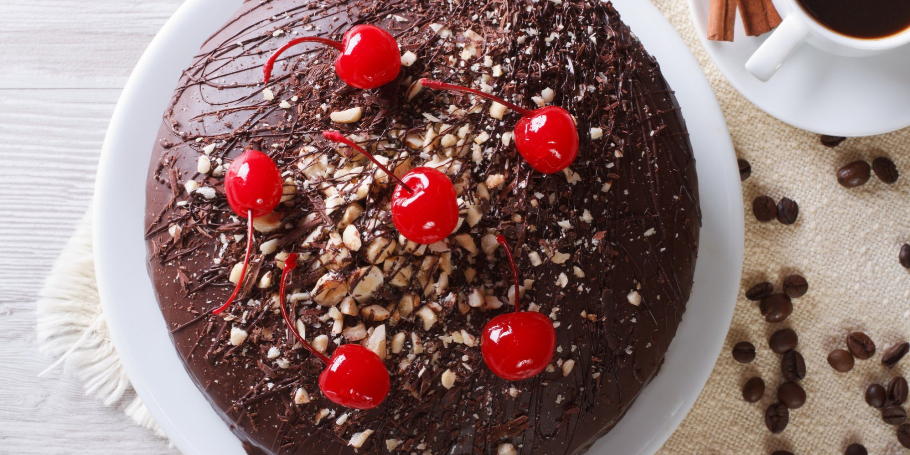 Шоколадный пирог с вишней – рецепт