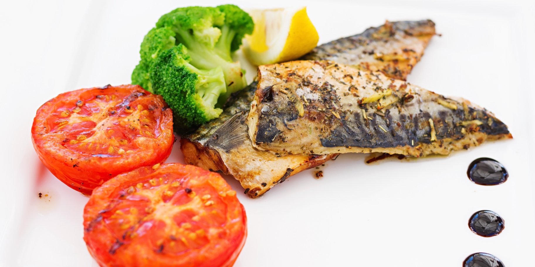 Скумбрія на мангалі