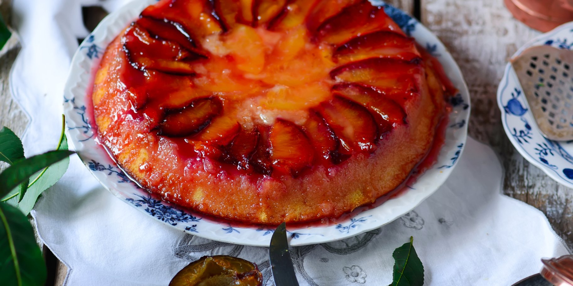 Сливовий тарт татен з марципаном