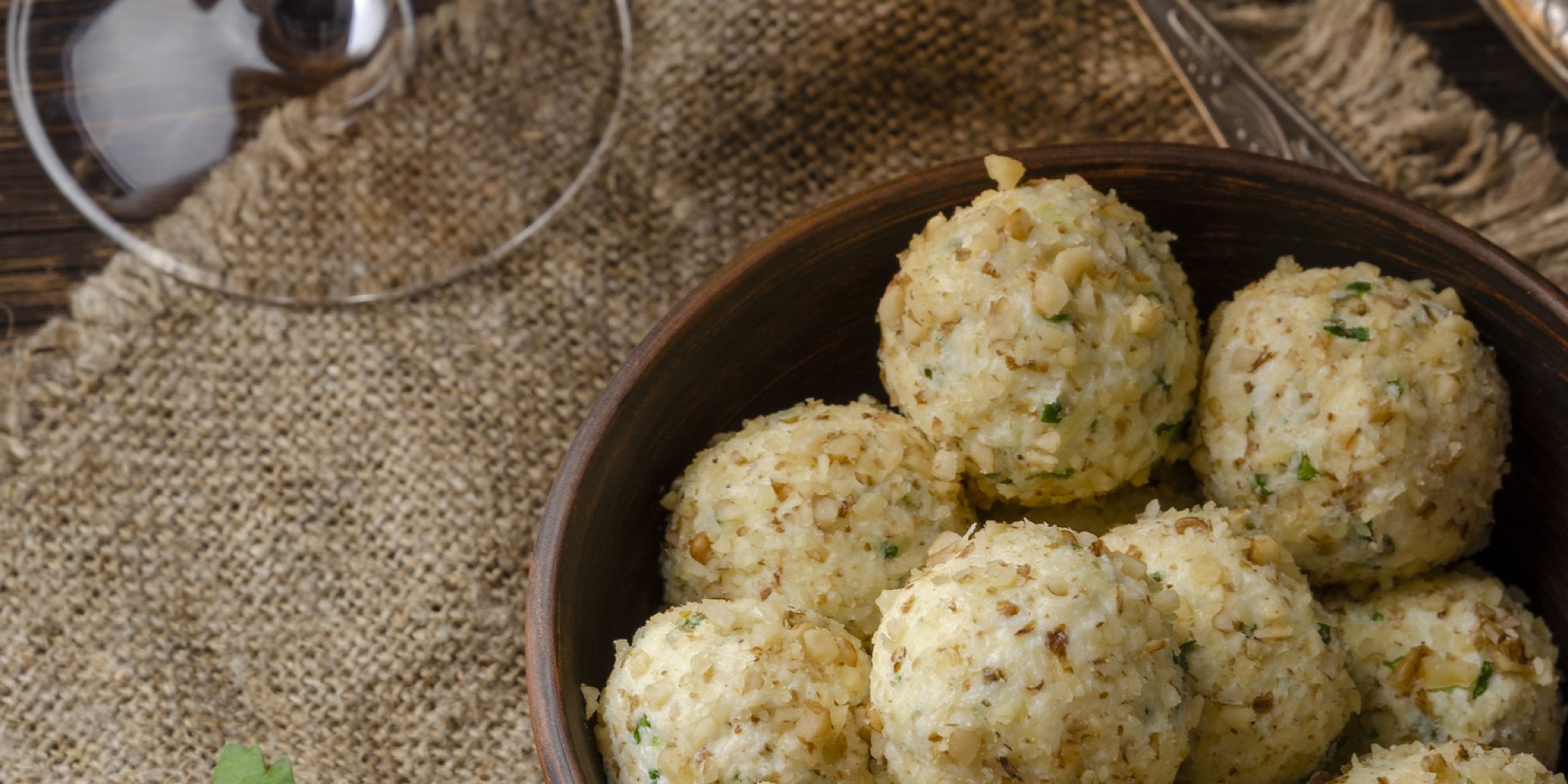 Сырные шарики с чесноком