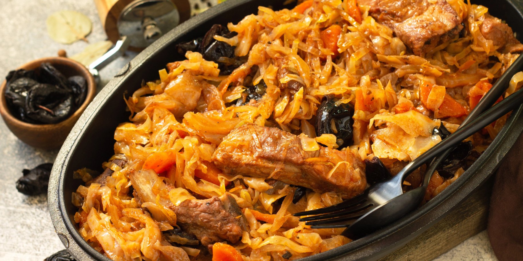 Реберця з квашеною капустою