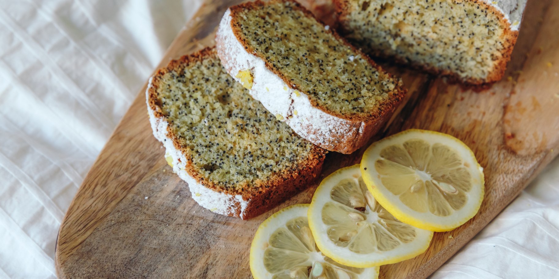 Маковый кекс с пудрой