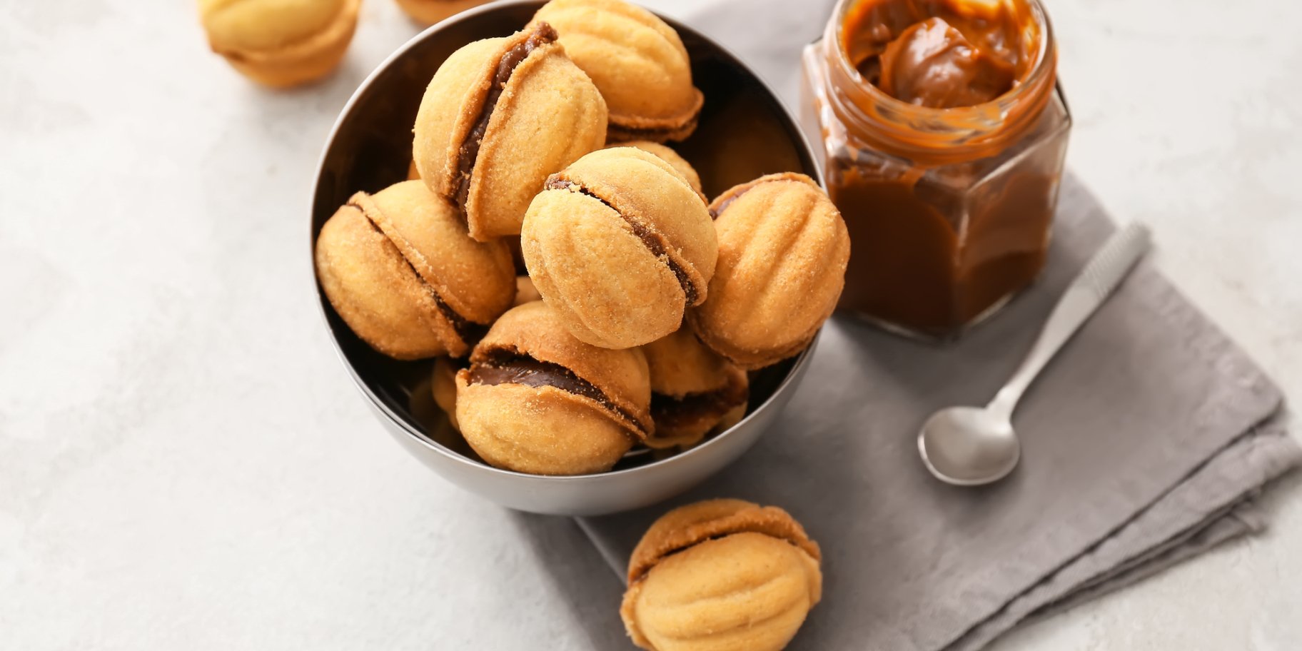 Горішки зі згущівкою