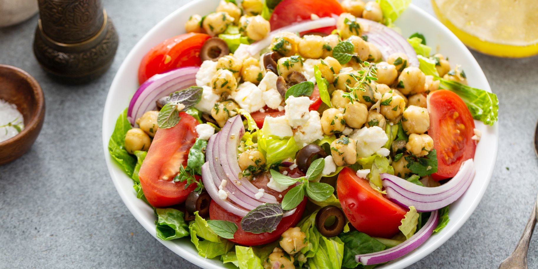 Салат с нутом и фетой