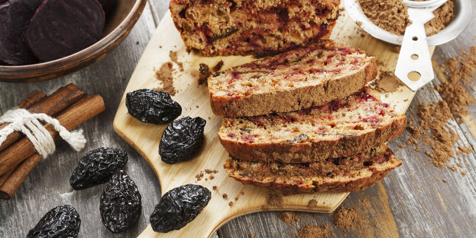 Пиріг з чорносливами і горіхами