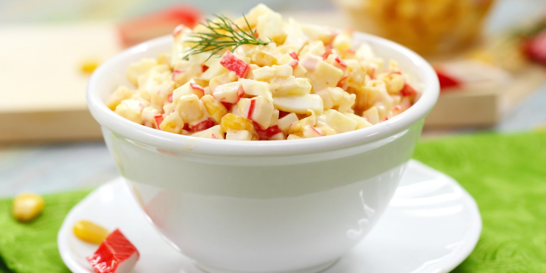 Салат з вегетаріанськими крабовими паличками - рецепт