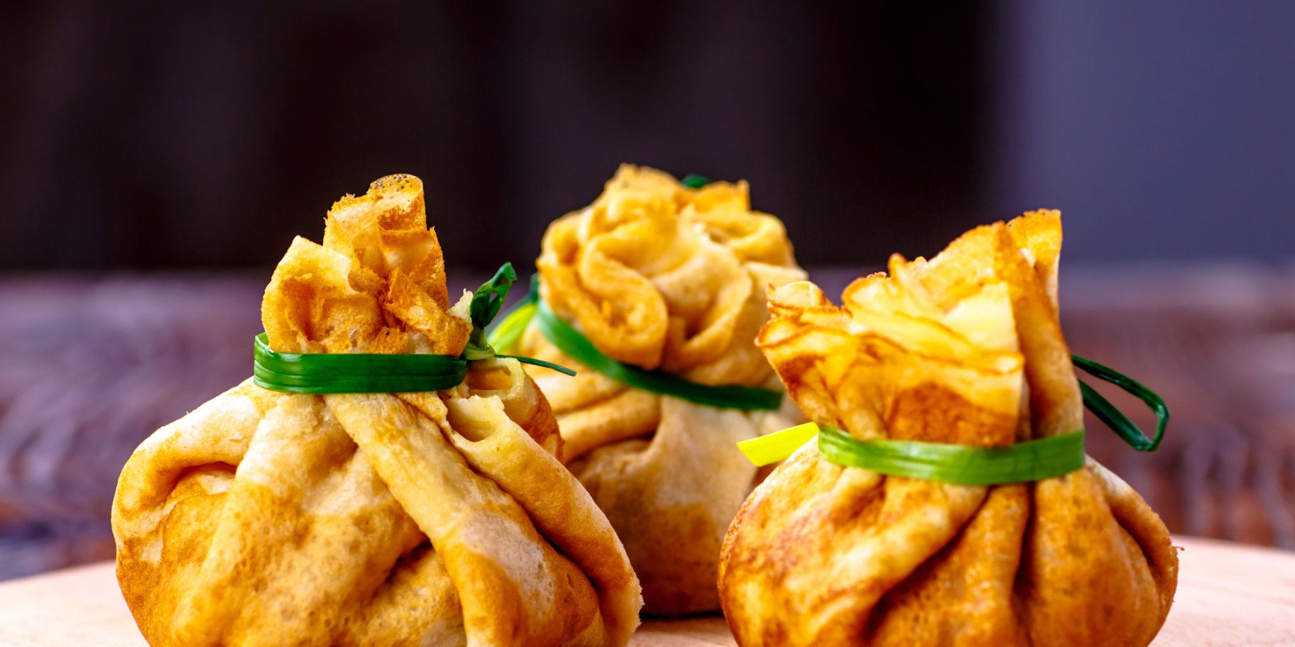 Мішечки із млинців з лососем рецепт