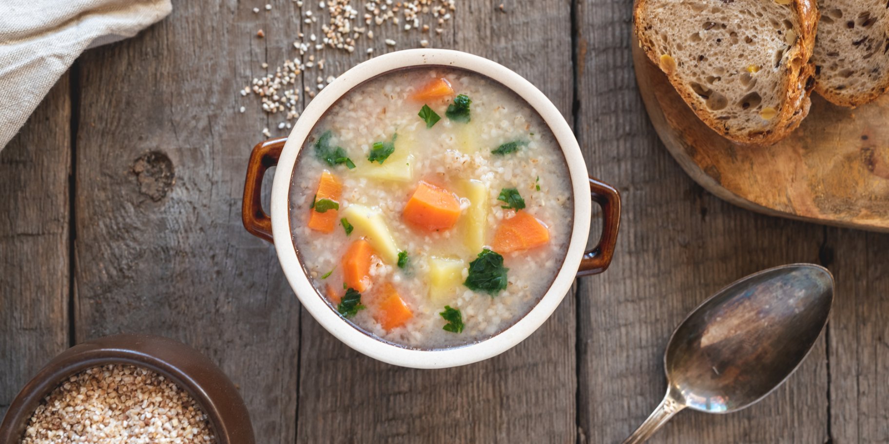 Суп з ячмінної крупи з овочами