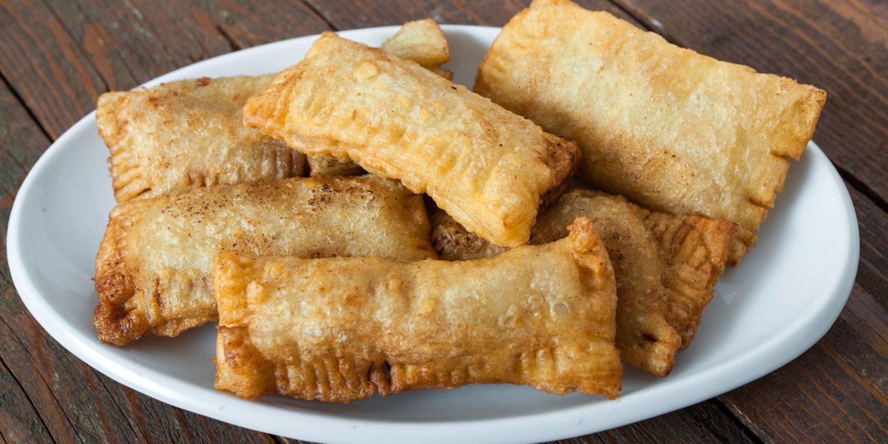 Жареные слойки со сливами