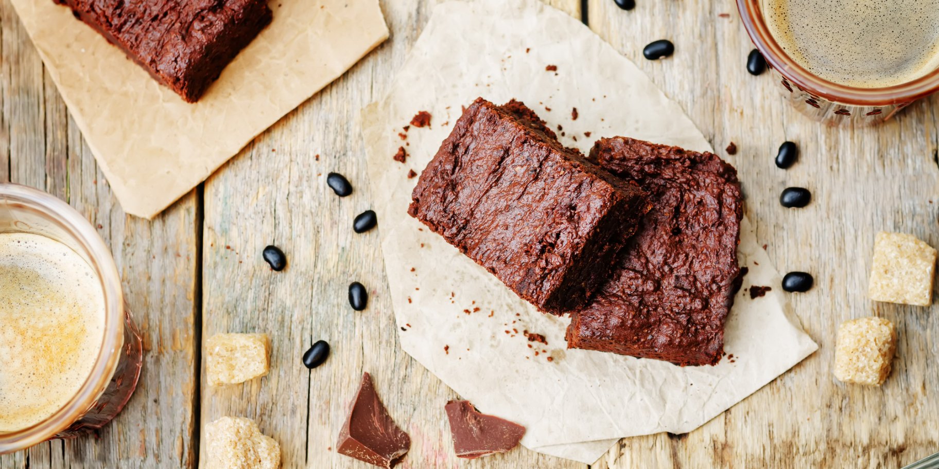 Брауні з квасолі на столі