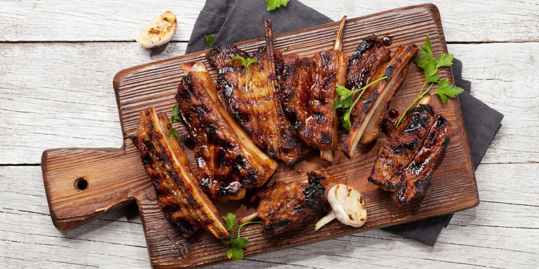 Яловичі реберця на мангалі