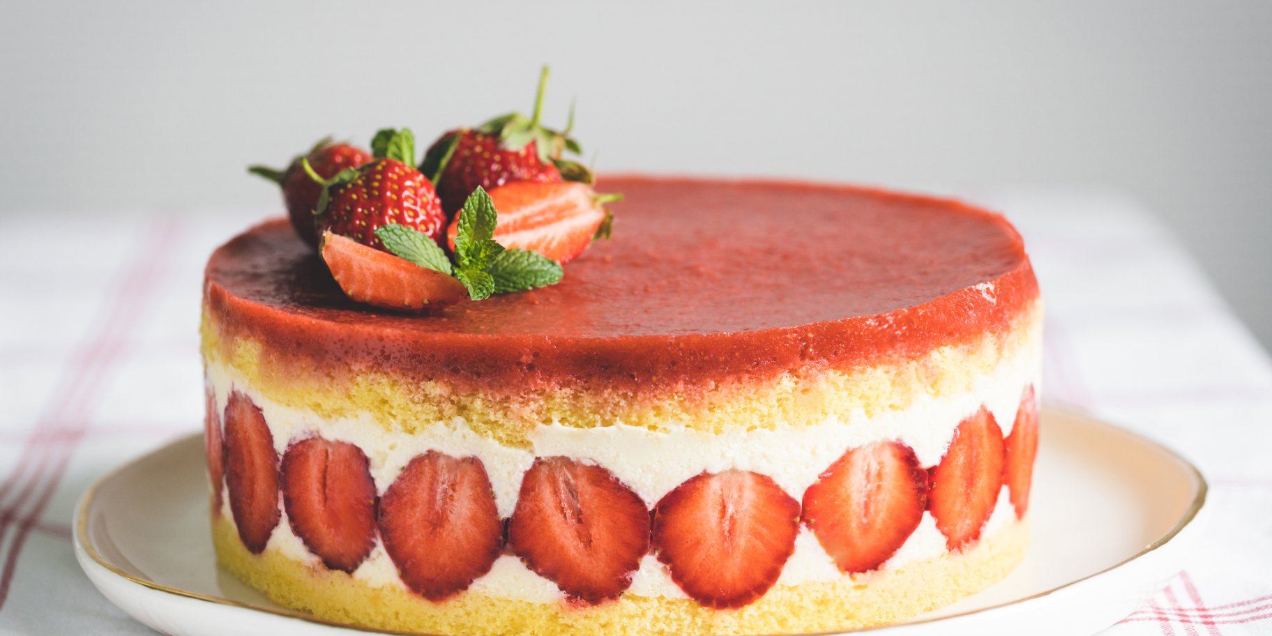 Торт фрезьє з полуницею