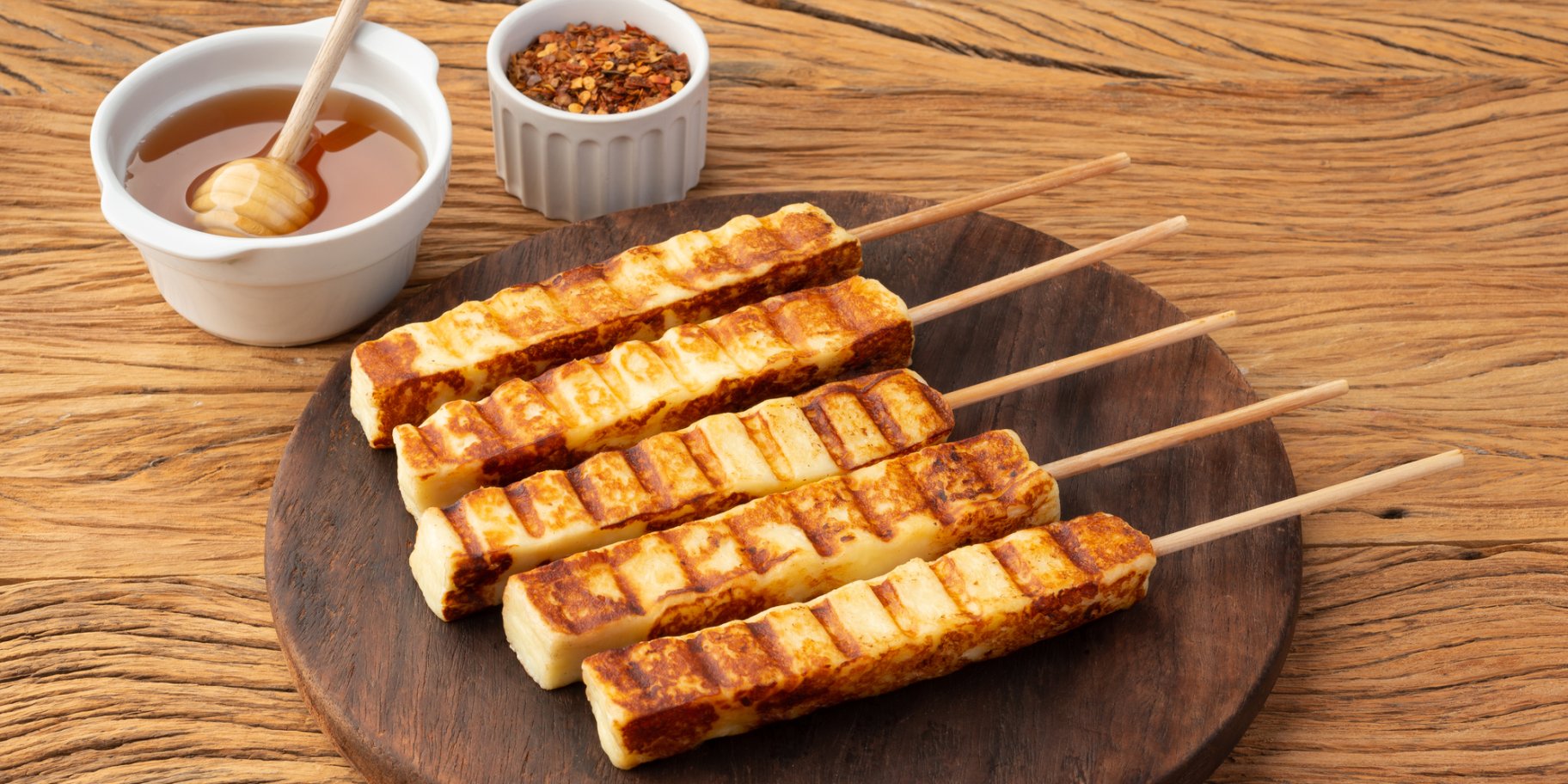 Сир халумі на шпажках