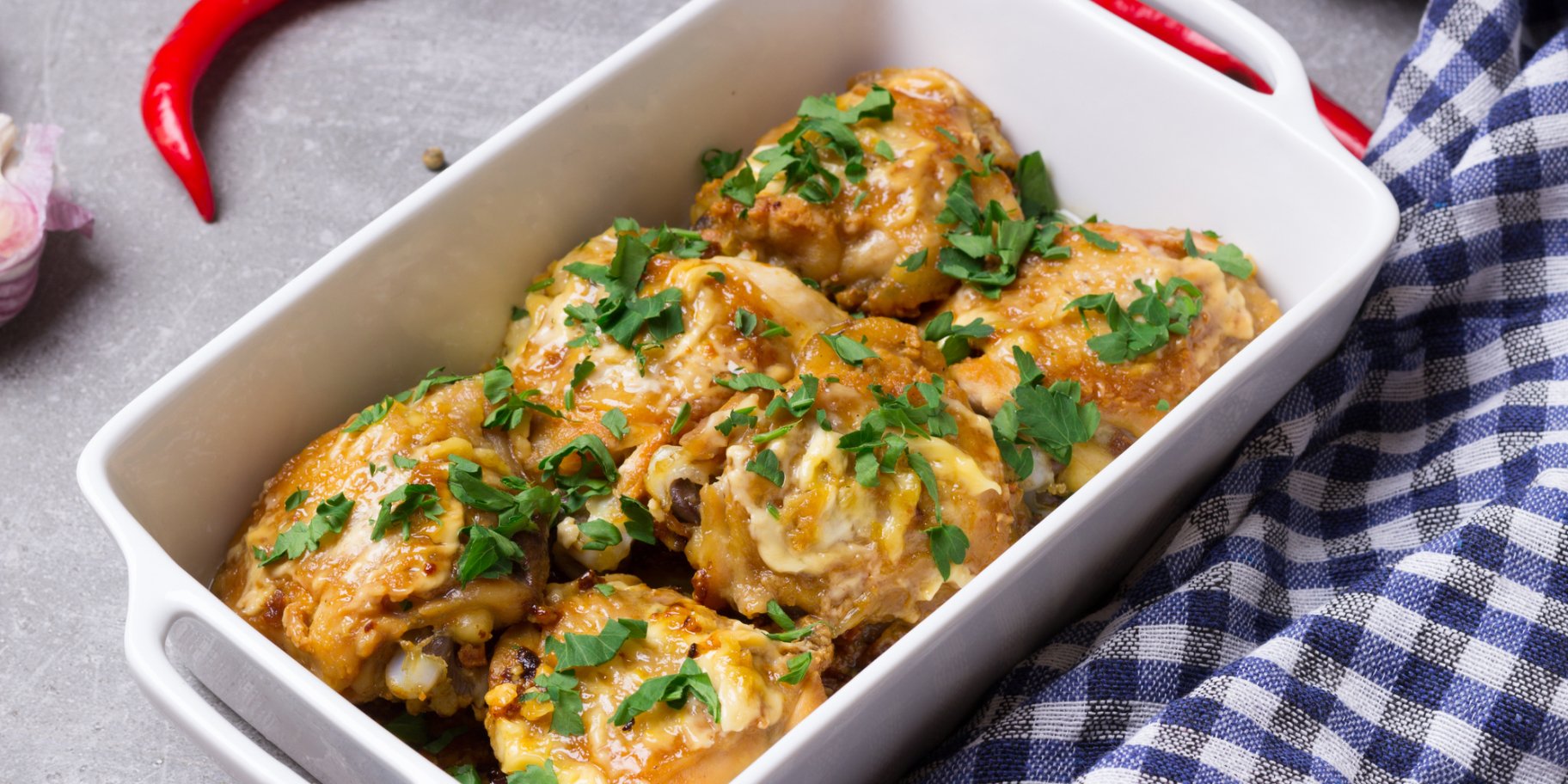 Курячі стегенця у медово-сметанному соусі