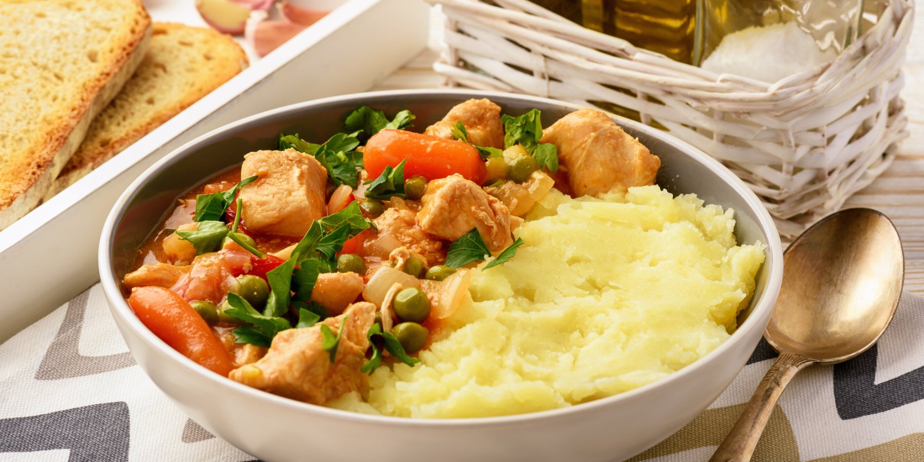 Тушеная индейка с картофелем