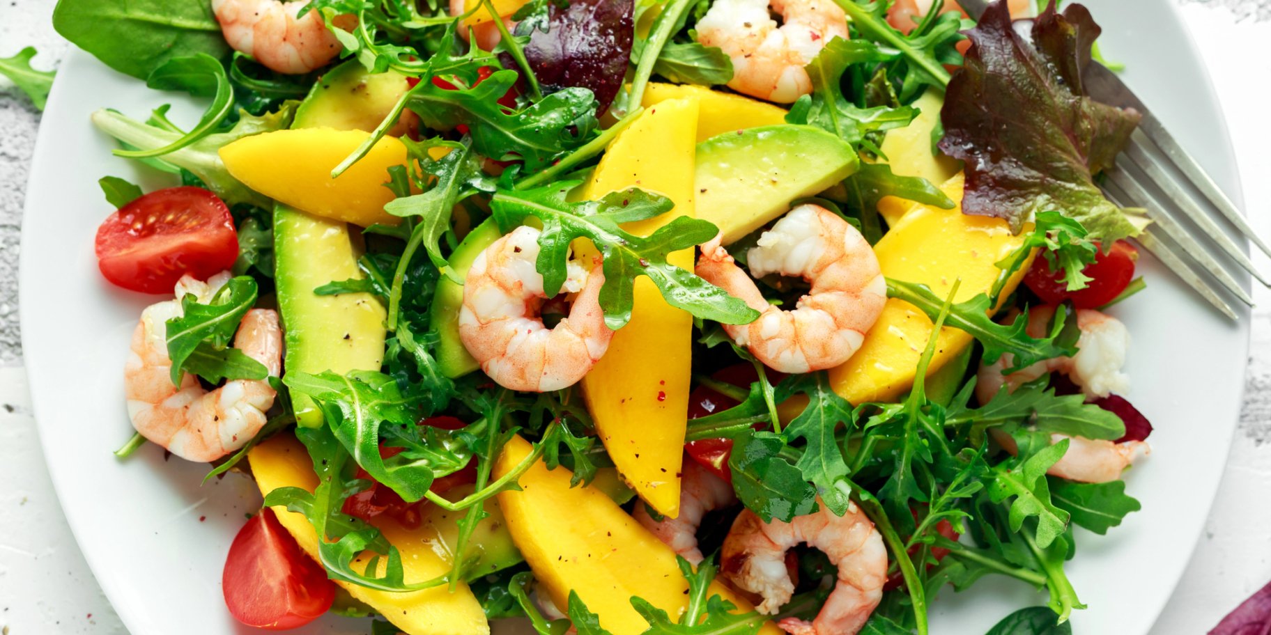 Салат з креветками та консервованим манго