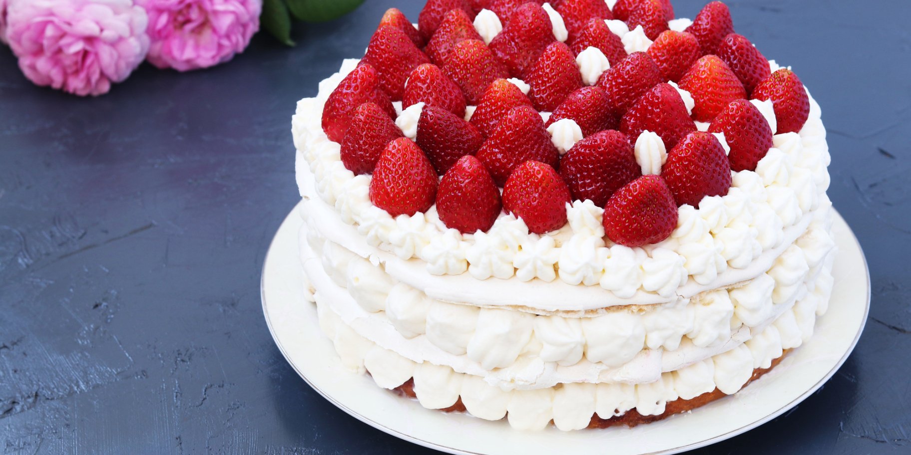 Полуничний торт безе