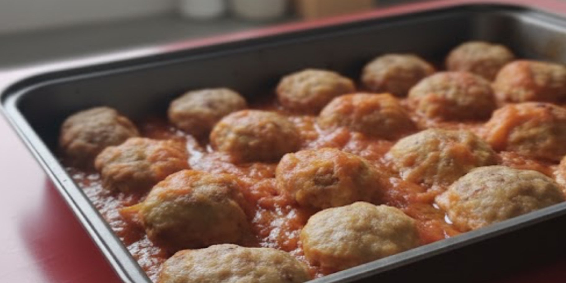 Фрикадельки в томатному соусі