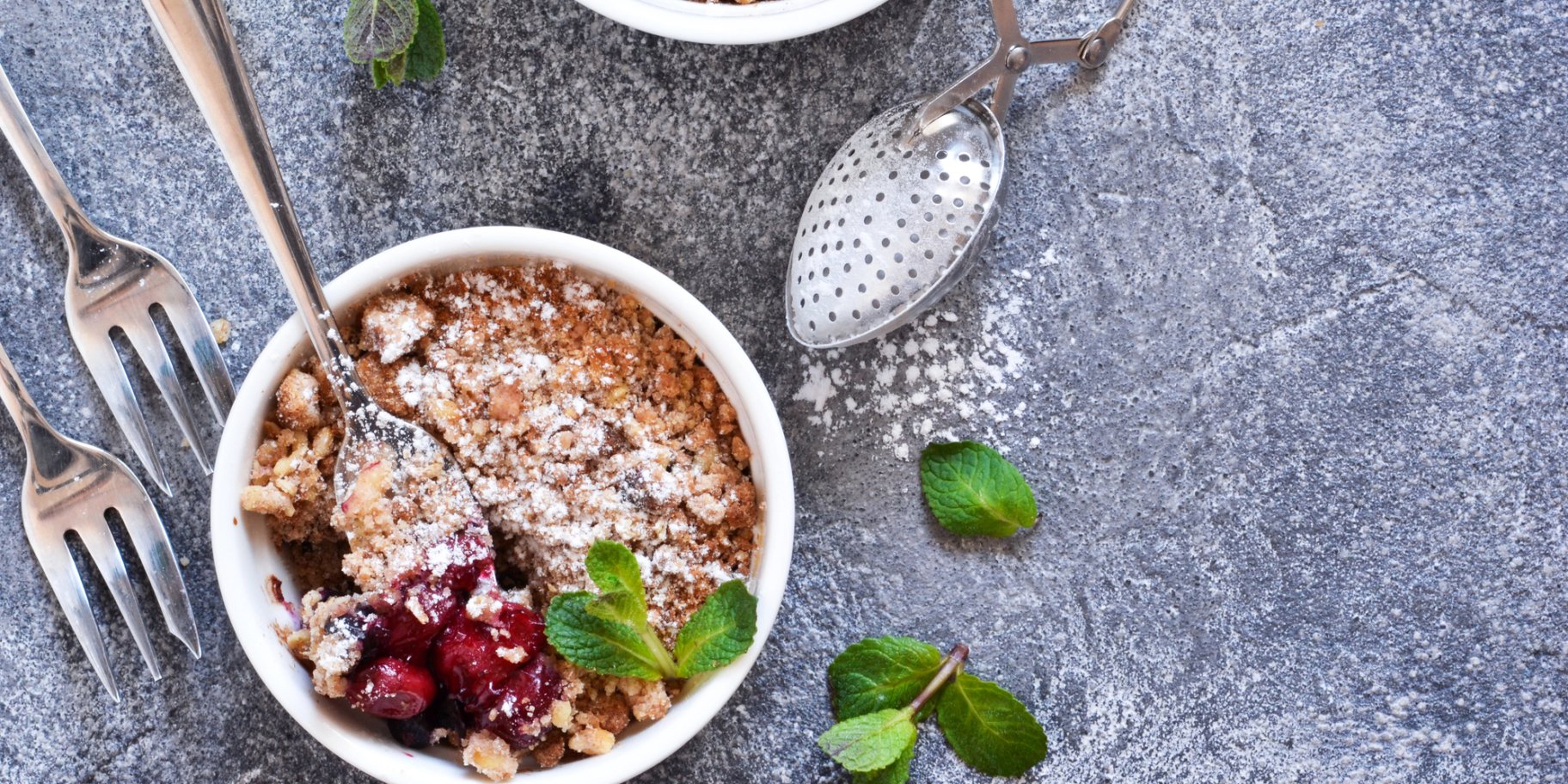 Вишневий крамбл на новорічний стіл — смачний і простий європейський десерт