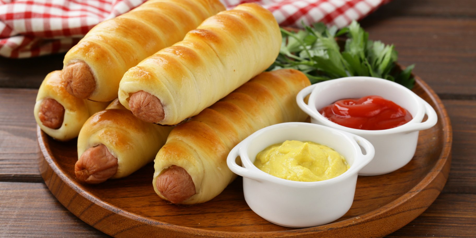 Сосиски в дріжджовому тісті