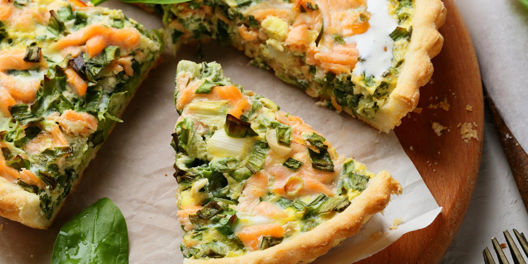 Шпинатно-сирний пиріг з лососем