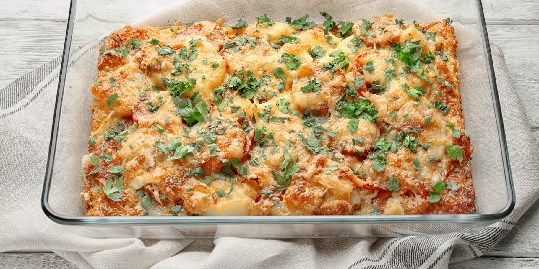 Запіканка страта з ковбасками та сиром