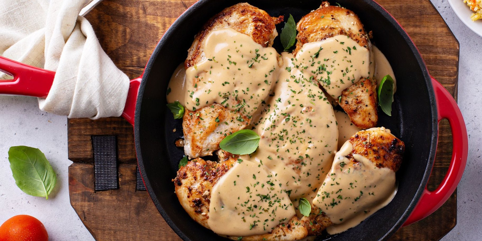 Мягкое и сочное куриное филе на сковороде — быстрый рецепт с видео