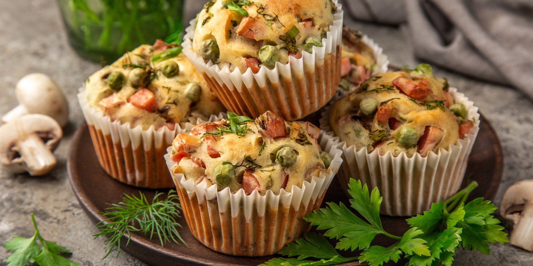 Маффины с ветчиной и горошком
