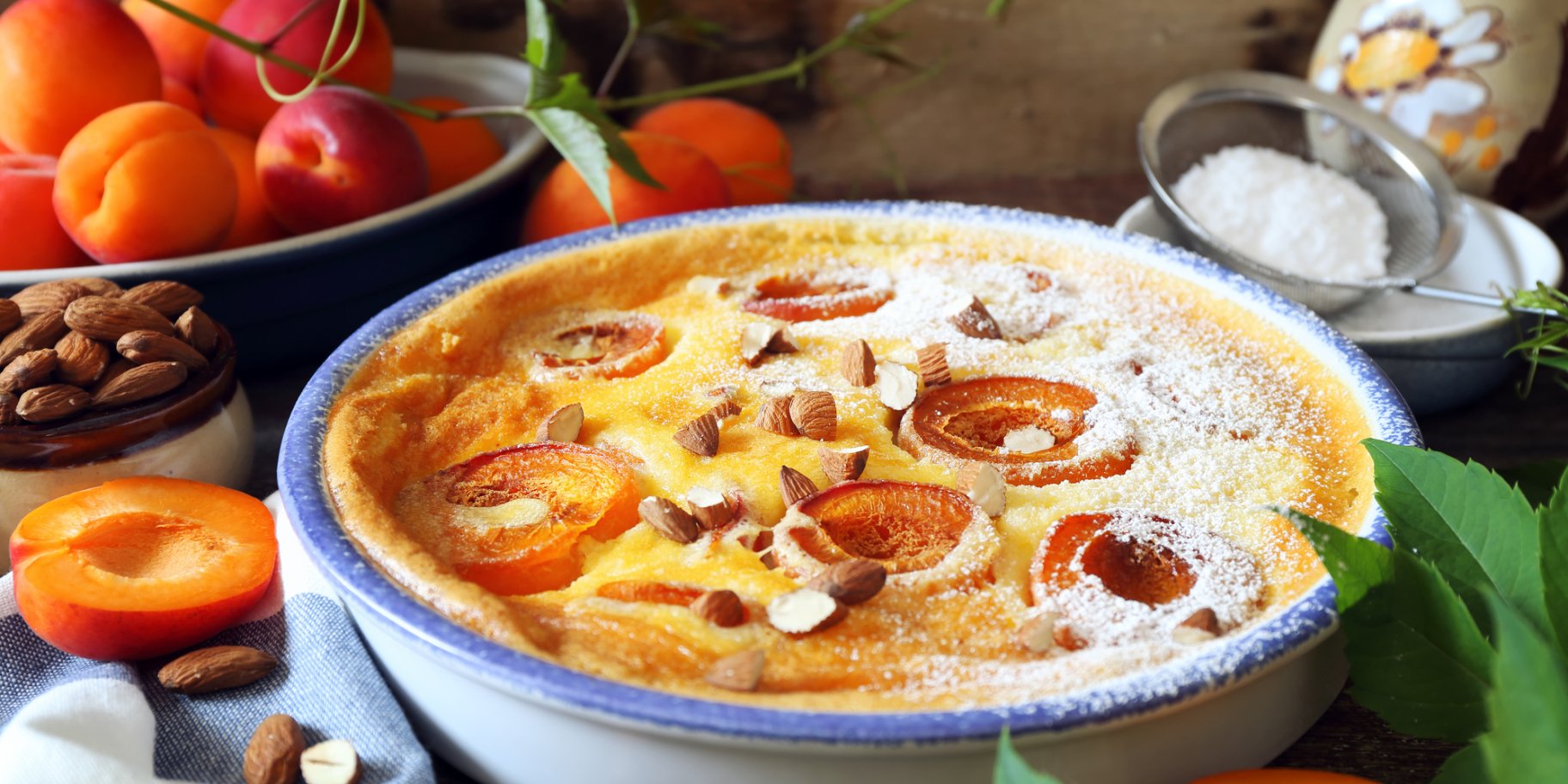 Клафуті з абрикосами