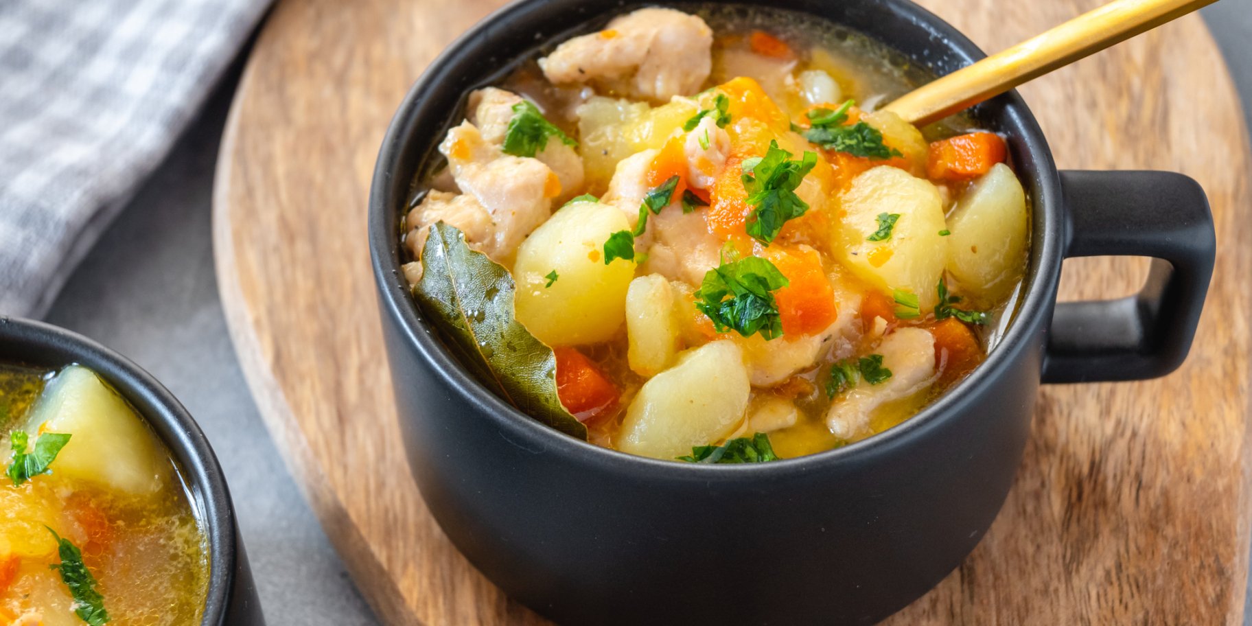 Тушкована курка з картоплею