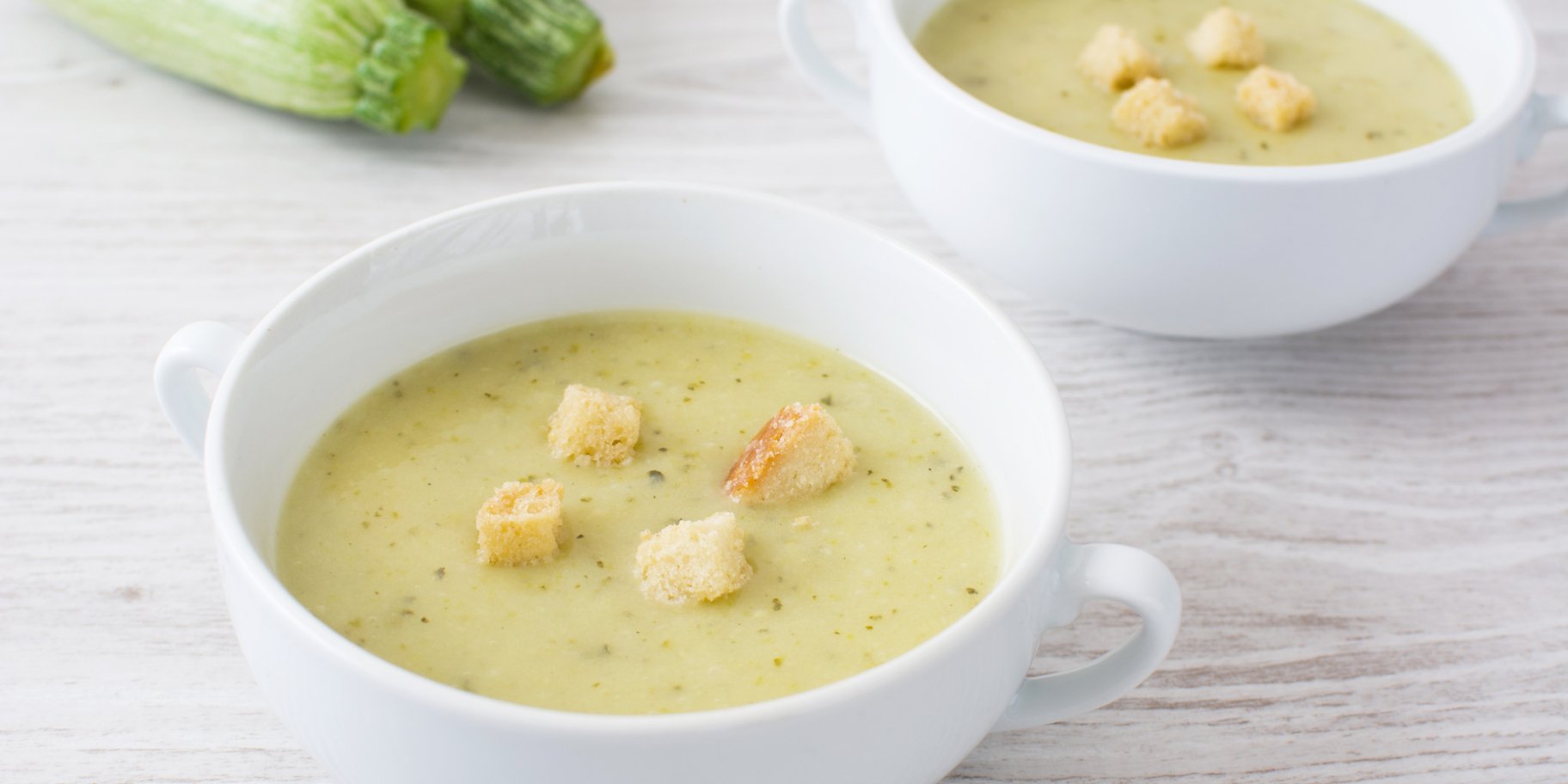 Суп з кабачками та тостами