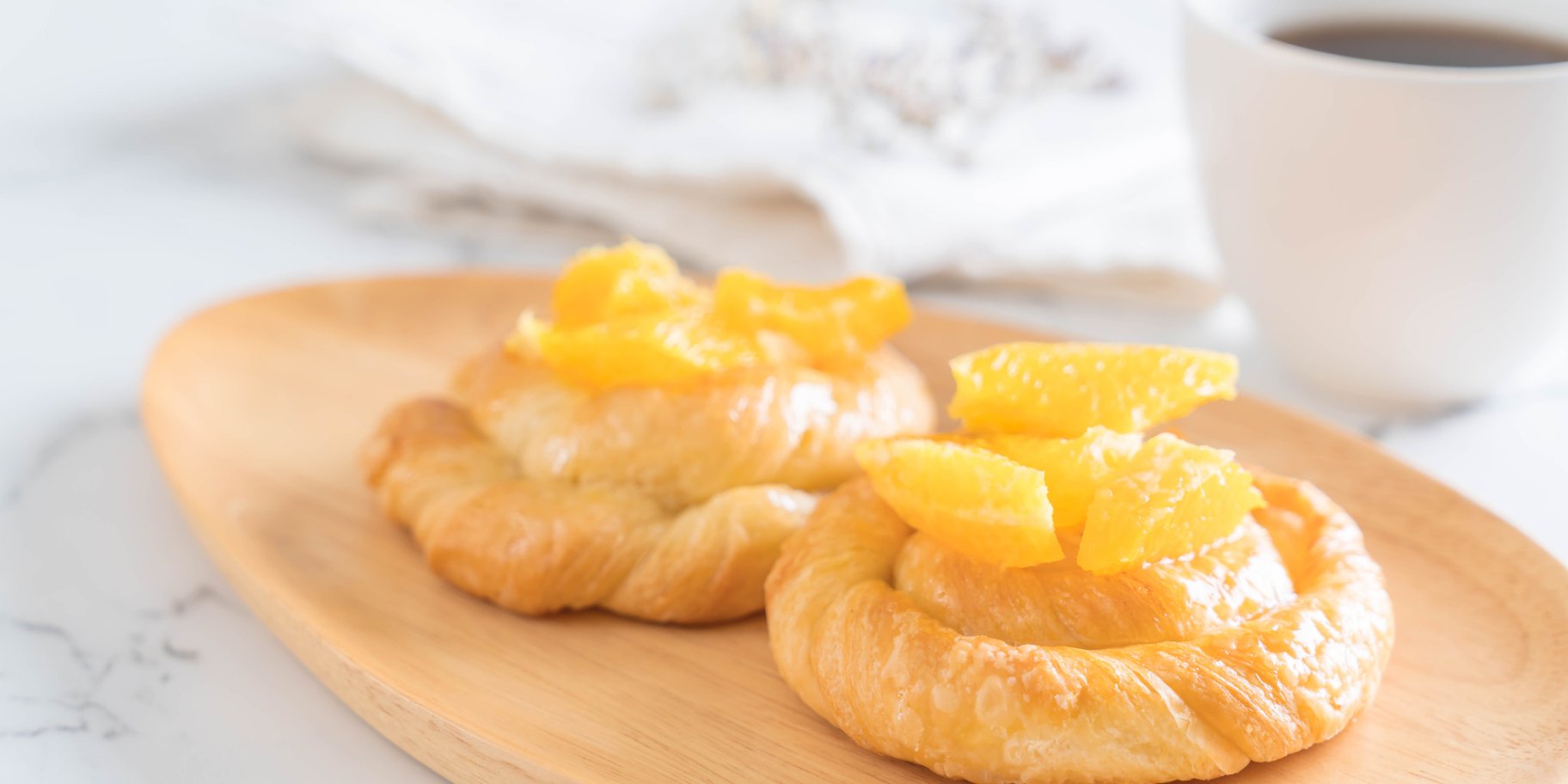 Слойки з персиком